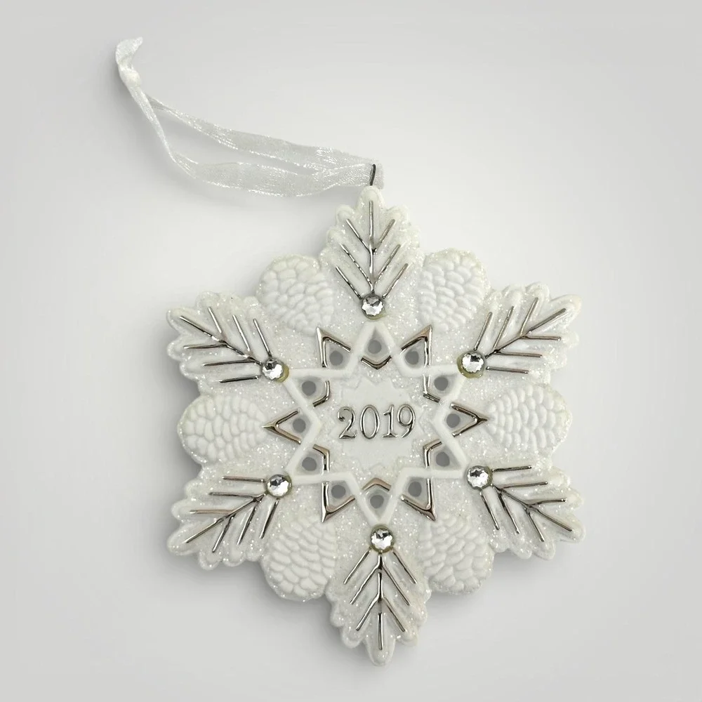 Hallmark Keepsake 2019 Snowflake Ornament White Glitter Jewel‎ Christmas Decor